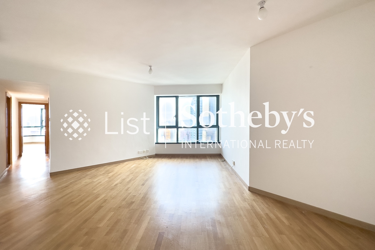 80 Robinson Road 羅便臣道80號 | Living and Dining Room