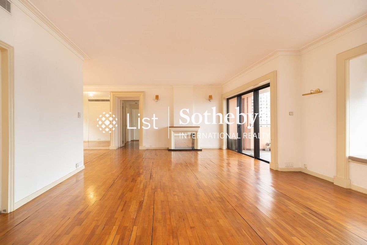 The Albany 雅賓利大廈 | Living and Dining Room