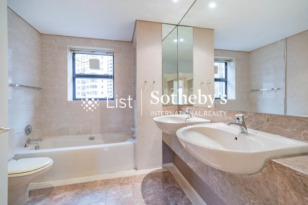The Albany 雅賓利大廈 | Master Bathroom
