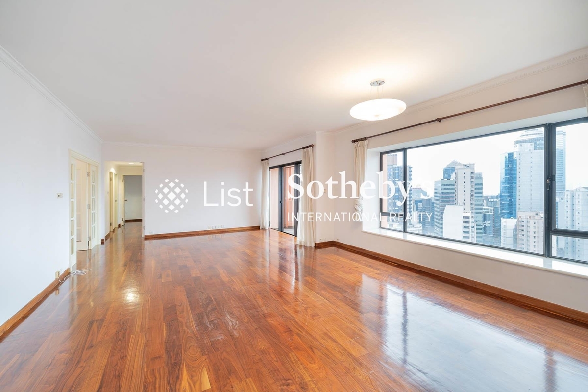 The Albany 雅賓利大廈 | Living and Dining Room