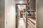 The Albany 雅賓利大廈 | Walk-in Closet in Master Bedroom 