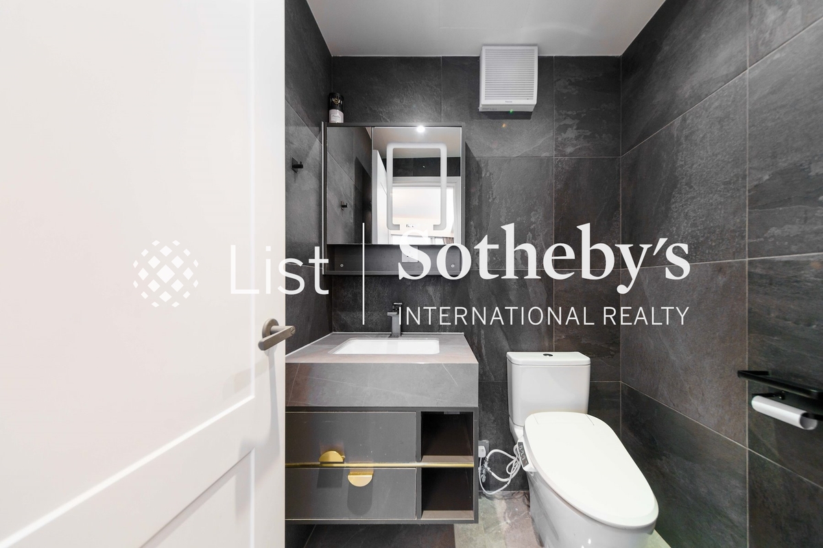 Cliffview Mansions 康苑 | Guest Bathroom