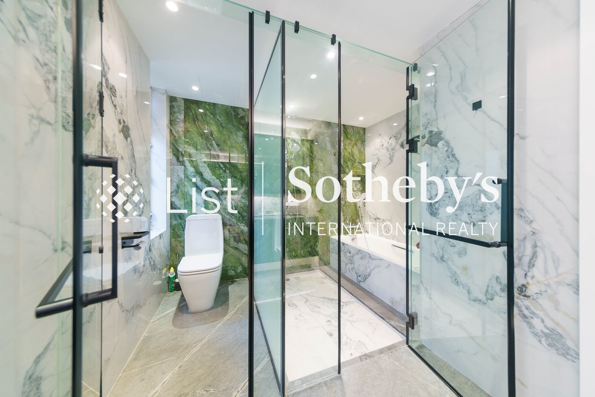 Cliffview Mansions 康苑 | Master Bathroom