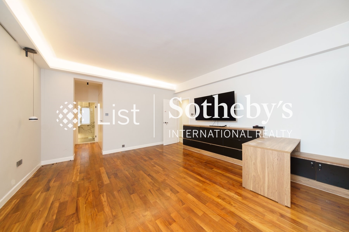 Cliffview Mansions 康苑 | Master Bedroom