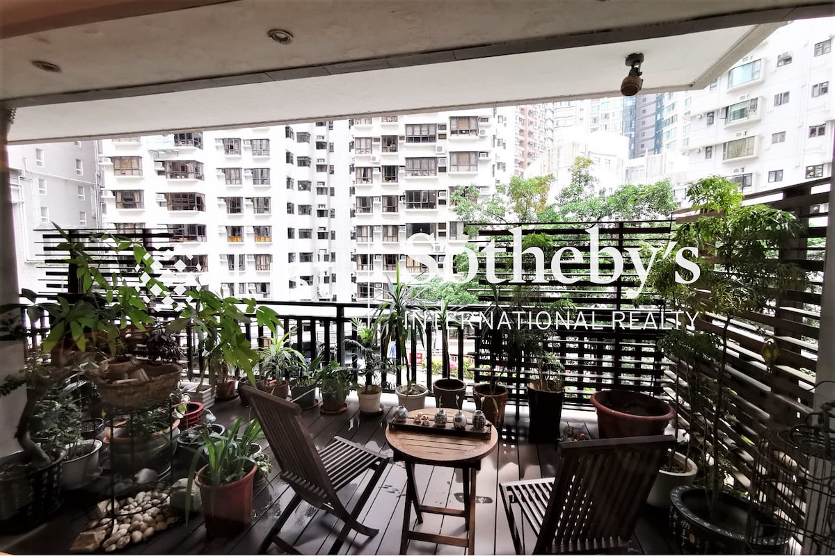 Cliffview Mansions 康苑 | Balcony off Living and Dining Room