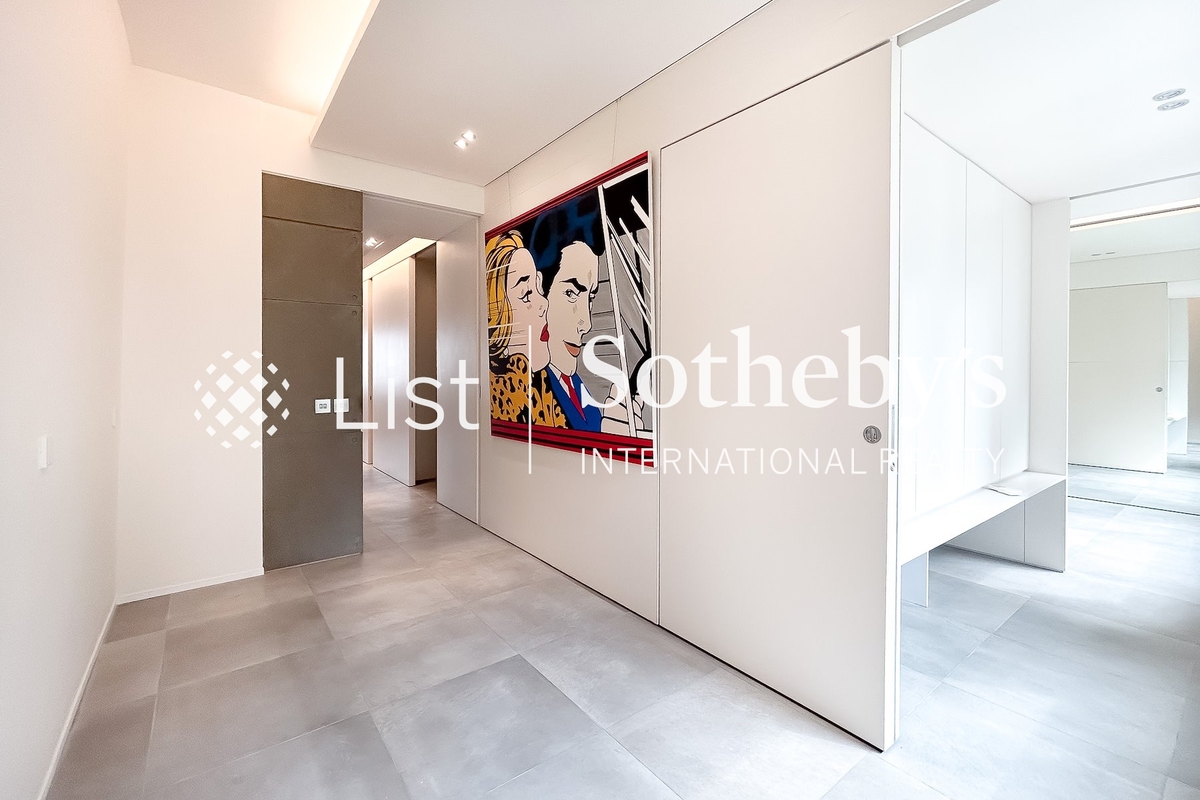 Cliffview Mansions 康苑 | Second Bedroom