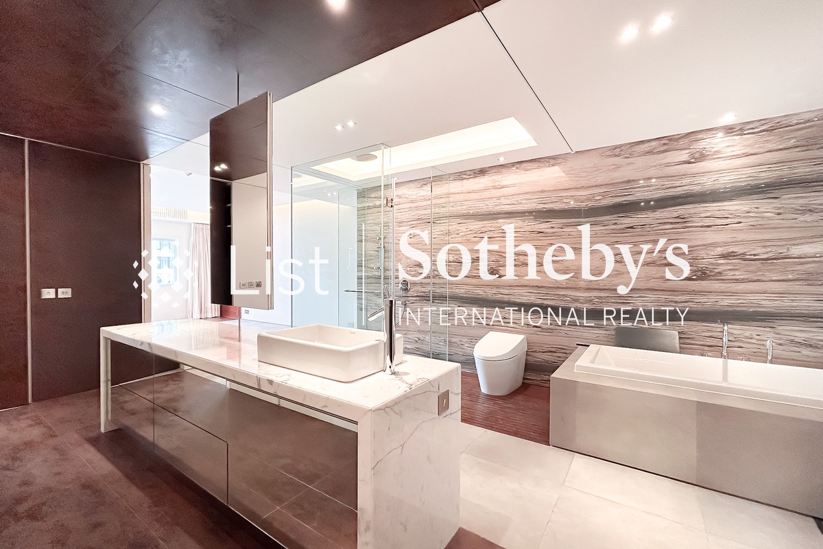 Cliffview Mansions 康苑 | Master Bathroom