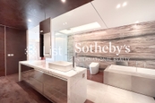 Cliffview Mansions 康苑 | Master Bathroom