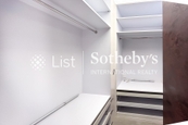 Cliffview Mansions 康苑 | Walk-in Closet in Master Bedroom 