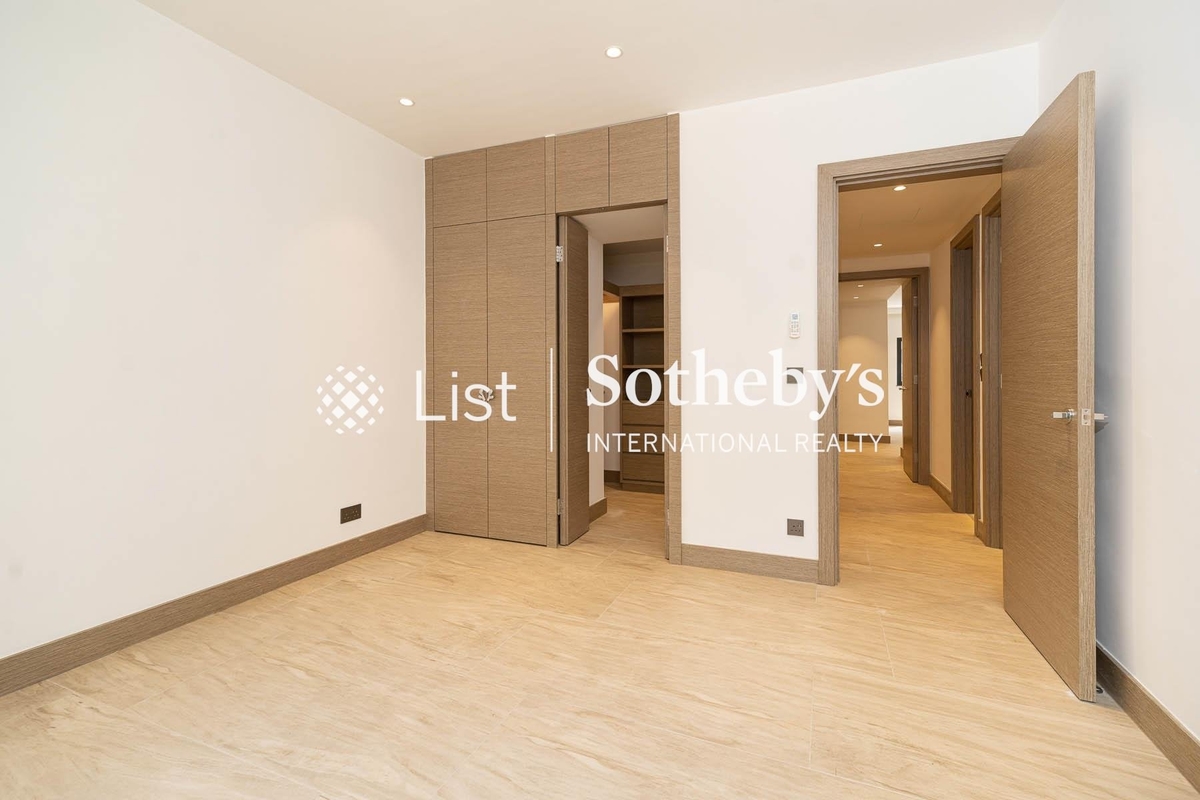 Cliffview Mansions 康苑 | Master Bedroom