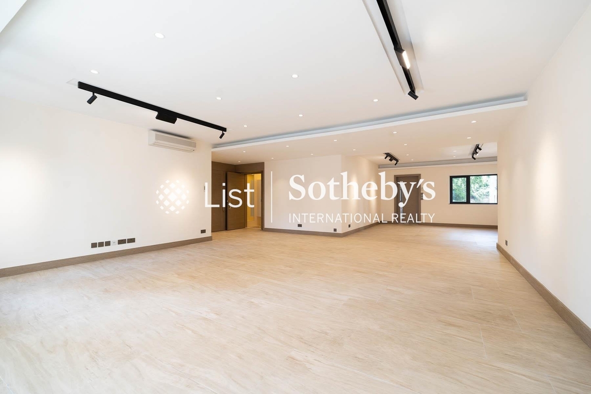 Cliffview Mansions 康苑 | Living and Dining Room