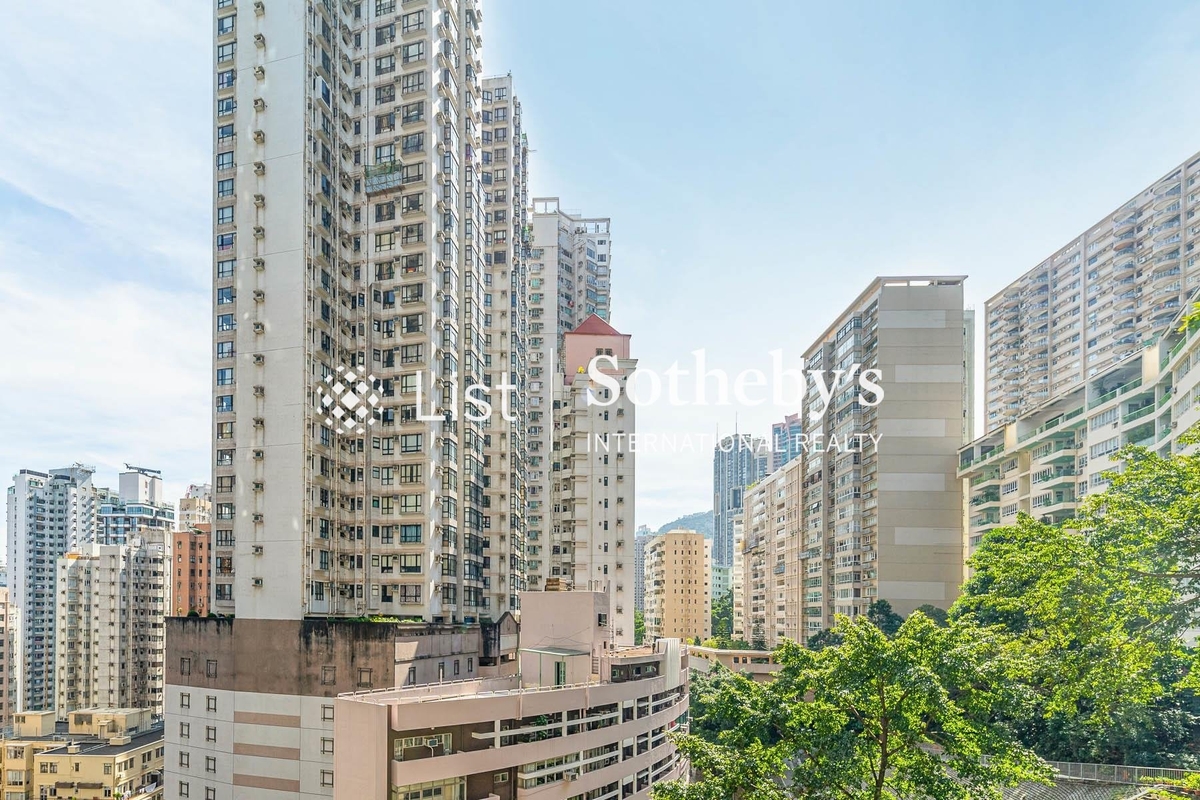 Cliffview Mansions 康苑 | View from Living and Dining Room