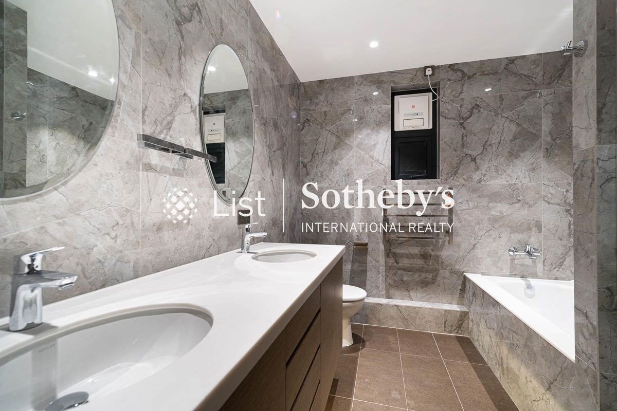 Cliffview Mansions 康苑 | Master Bathroom