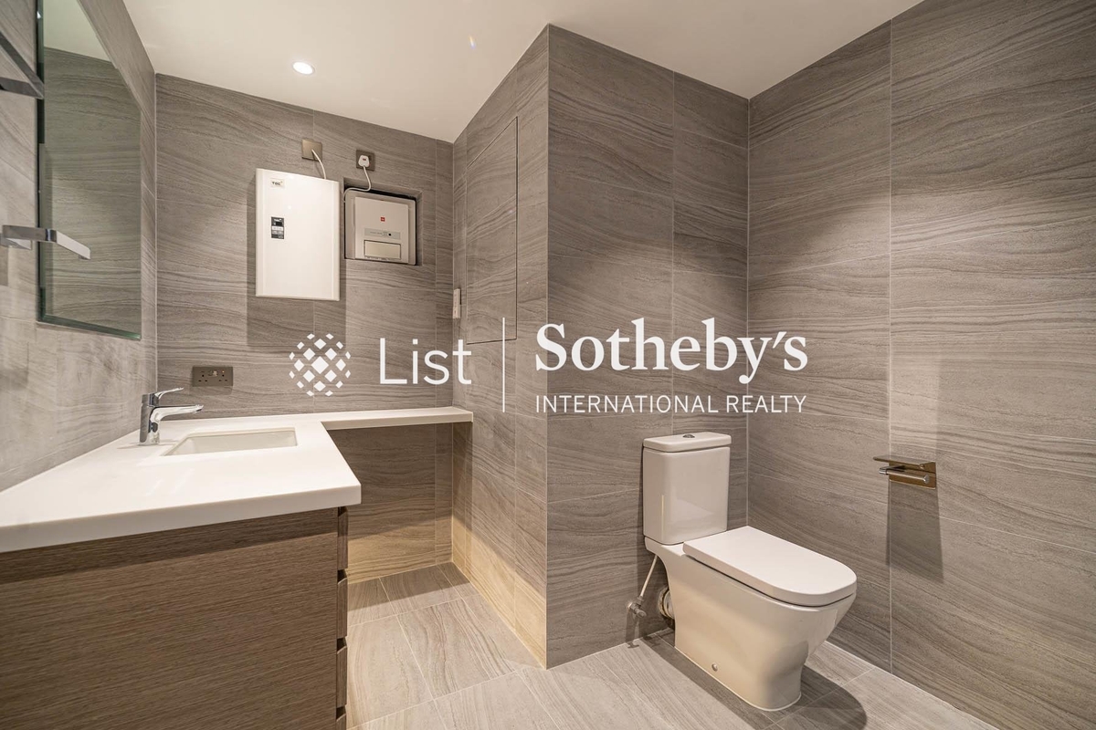 Cliffview Mansions 康苑 | Guest Bathroom