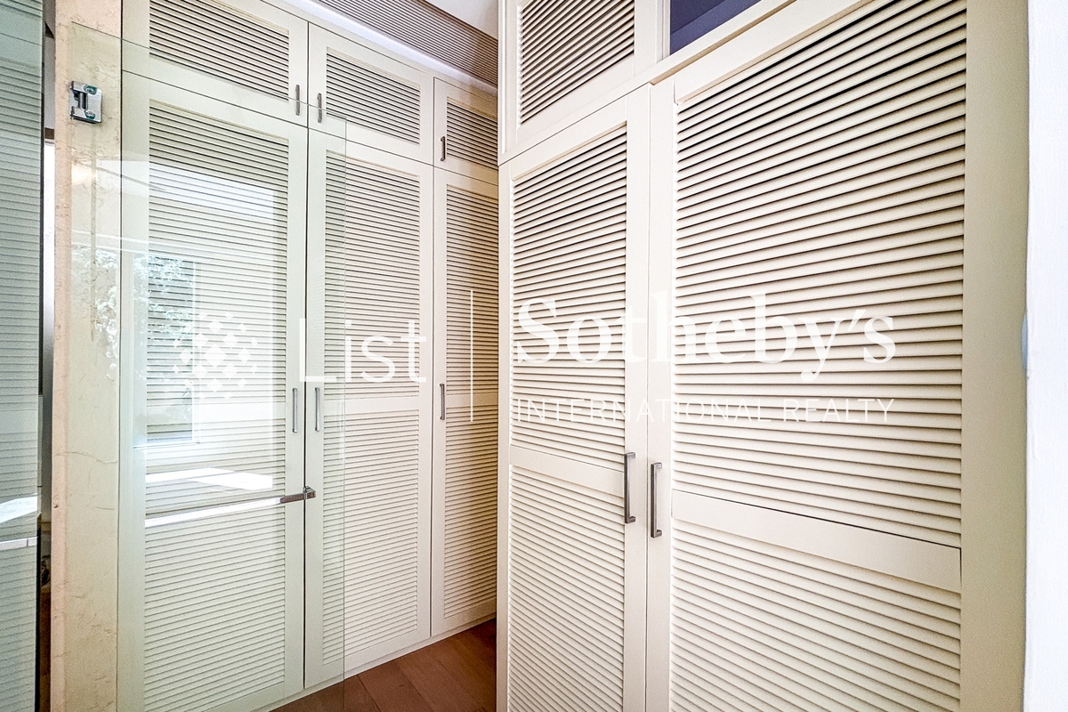 The Morgan 敦皓 | Walk-in Closet in Master Bedroom 