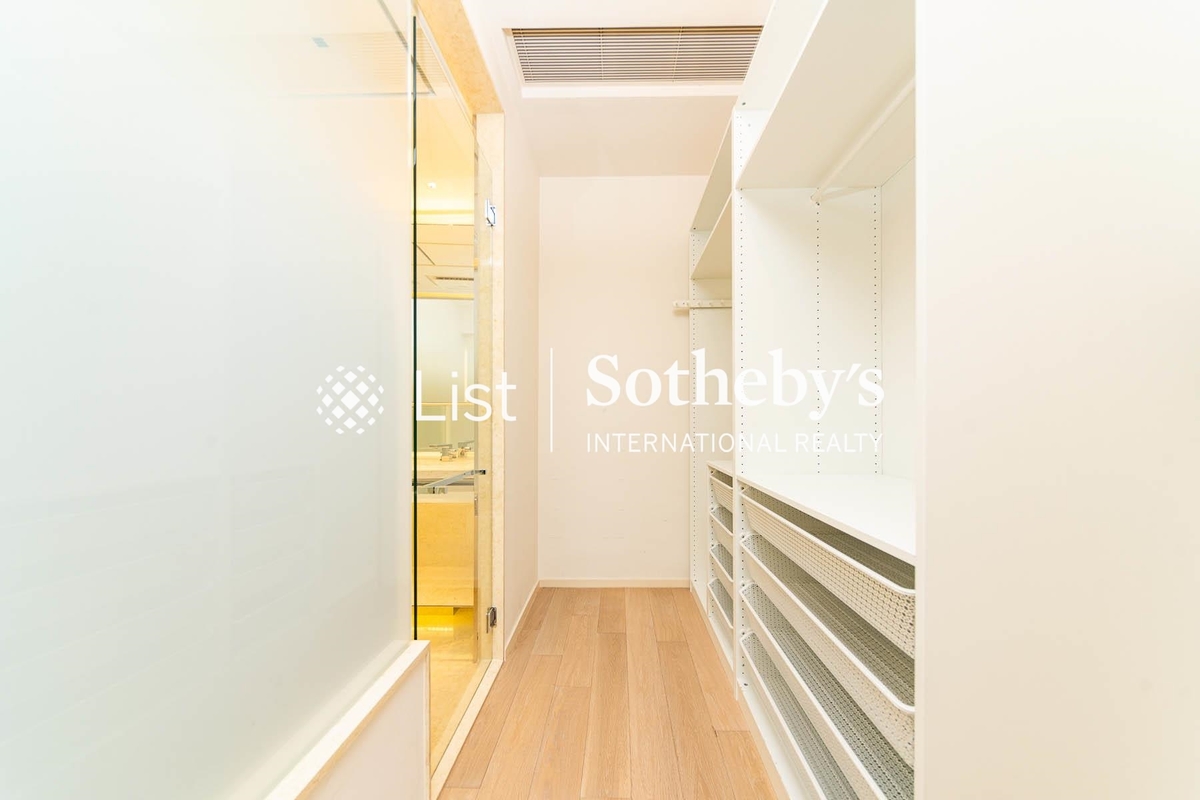 The Morgan 敦皓 | Walk-in Closet in Master Bedroom