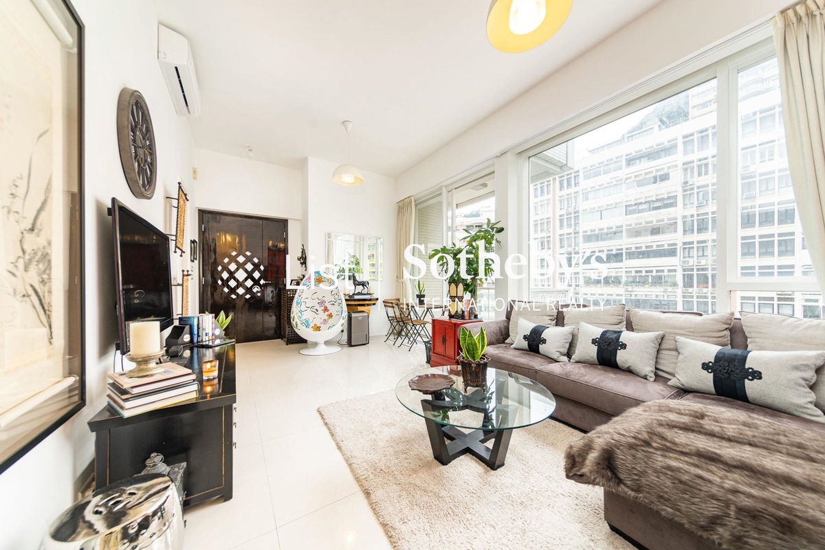 Conduit 18 Conduit 18 | Living and Dining Room