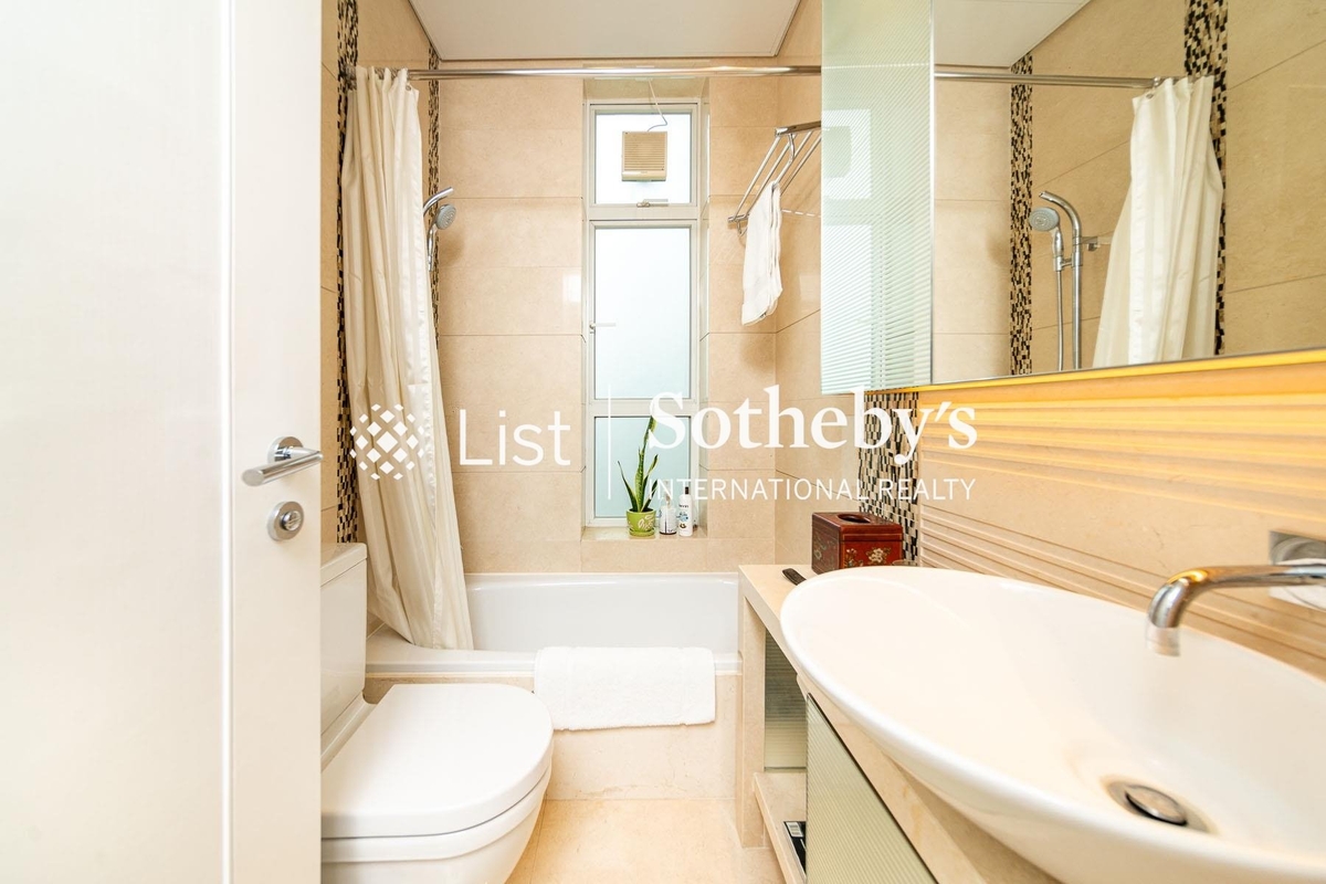 Conduit 18 Conduit 18 | Master Bathroom