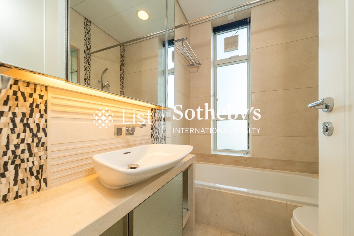 Conduit 18 Conduit 18 | Master Bathroom