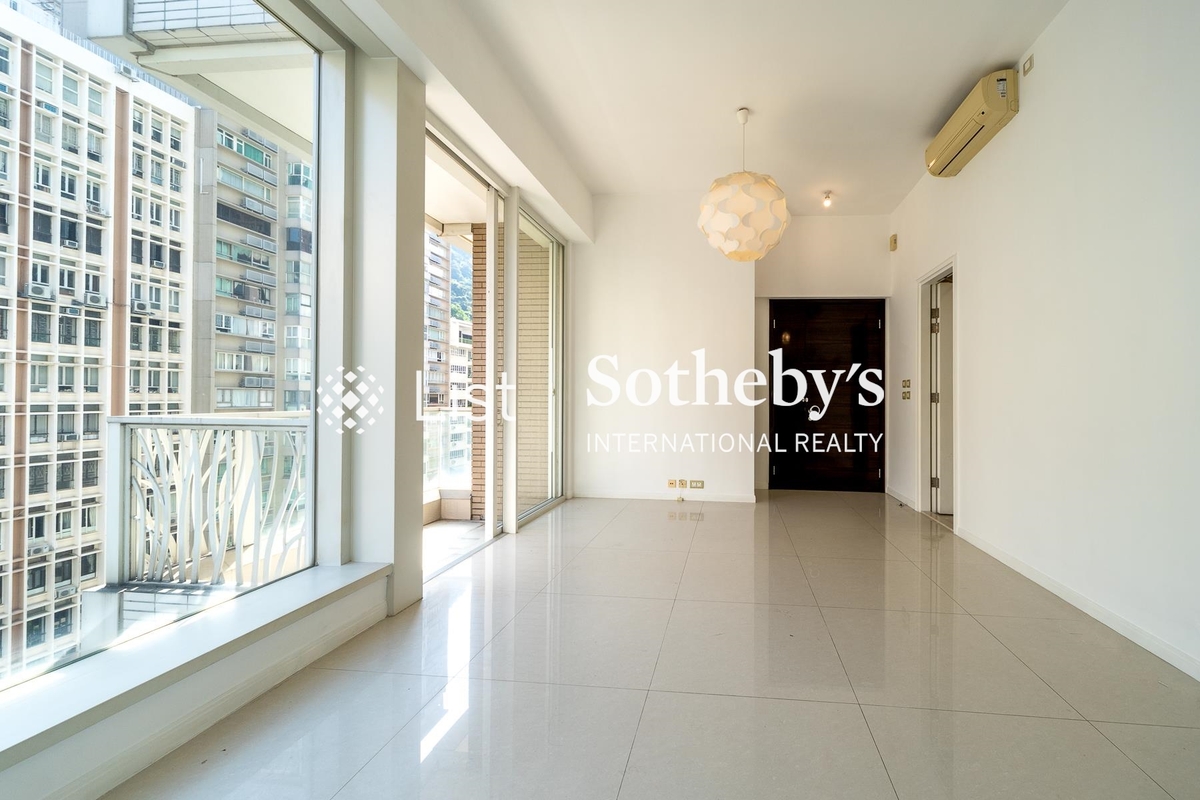 Conduit 18 Conduit 18 | Living and Dining Room