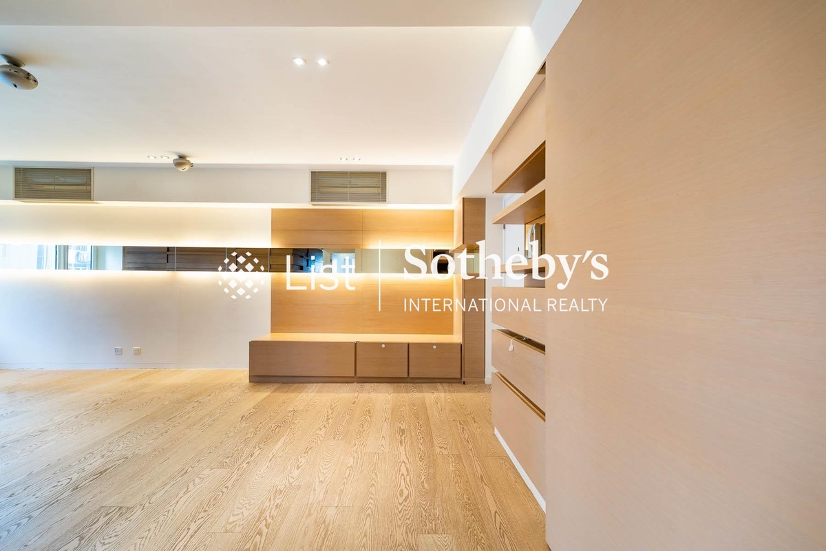 Seymour Place 信怡閣 | Living and Dining Room