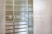 Seymour Place 信怡閣 | Walk-in Closet in Master Bedroom 