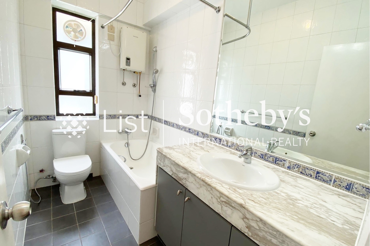 Pearl Gardens 明珠台 | Master Bathroom