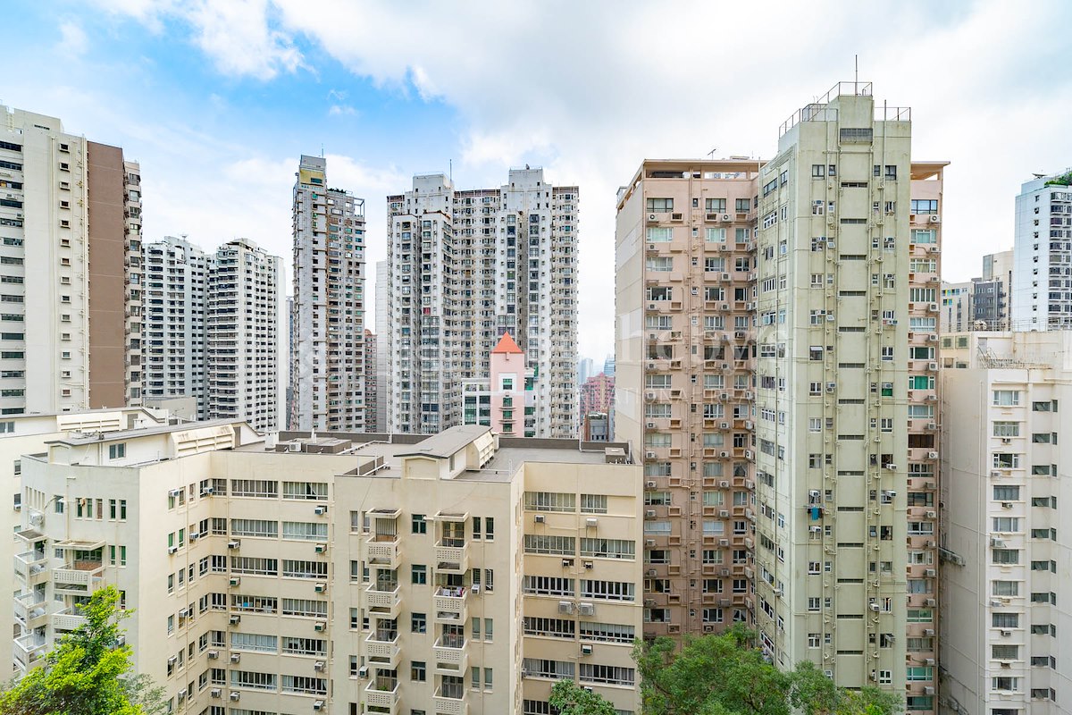 Pearl Gardens 明珠台 | Balcony off Living Room