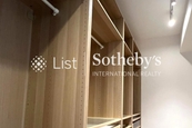 Pearl Gardens 明珠台 | Walk-in Closet in Master Bedroom 