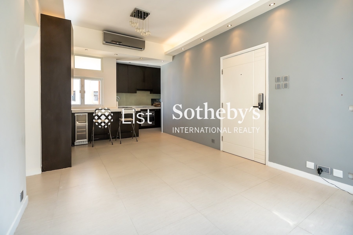 Peaksville 蔚巒閣 | Living and Dining Room