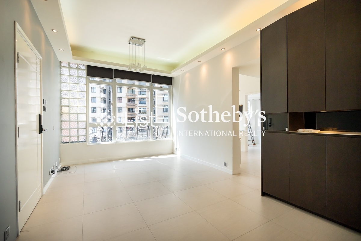 Peaksville 蔚巒閣 | Living and Dining Room