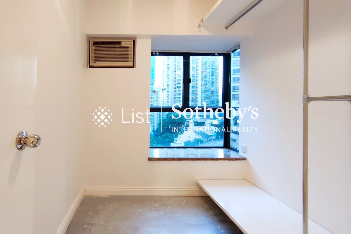 Primrose Court 蔚华阁 | Walk-in Closet in Master Bedroom