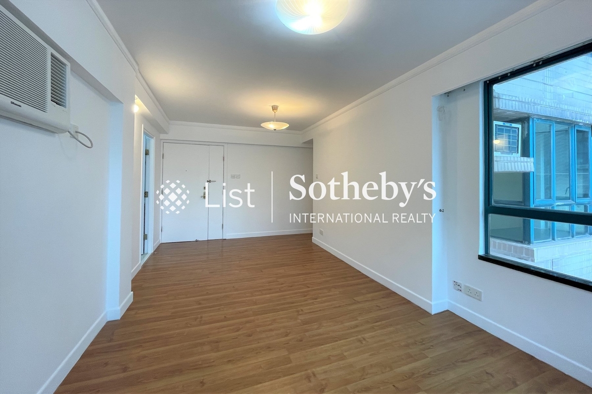 Prosperous Height 嘉富臺 | Living and Dining Room