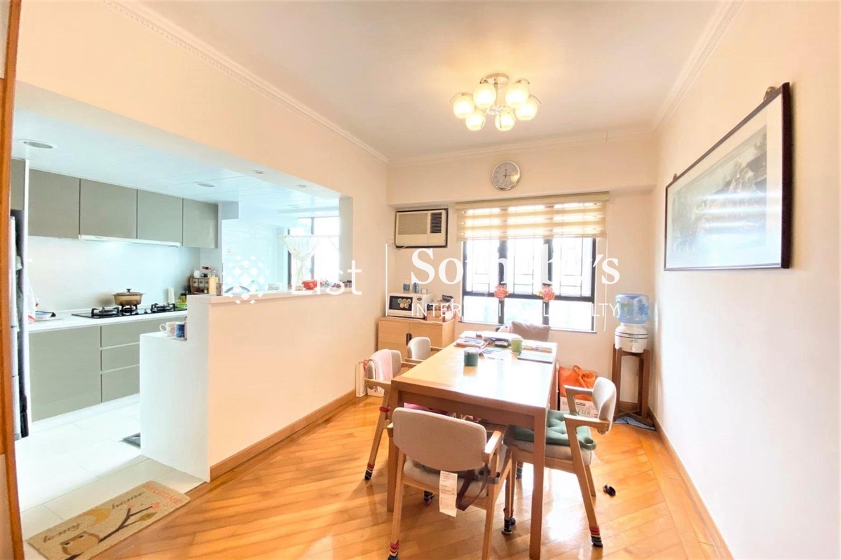 Robinson Heights 樂信臺 | Dining Area and Open Kitchen