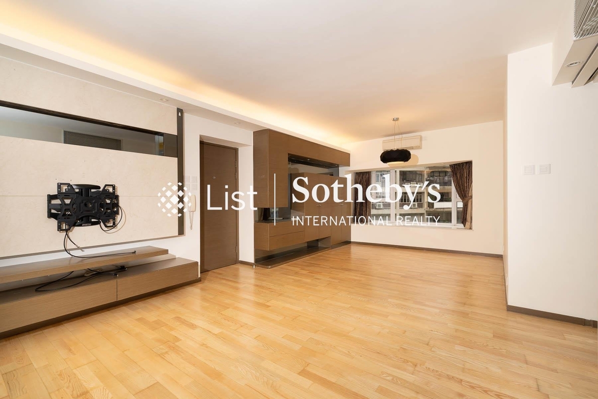 Flourish Court 殷榮閣 | Living and Dining Room