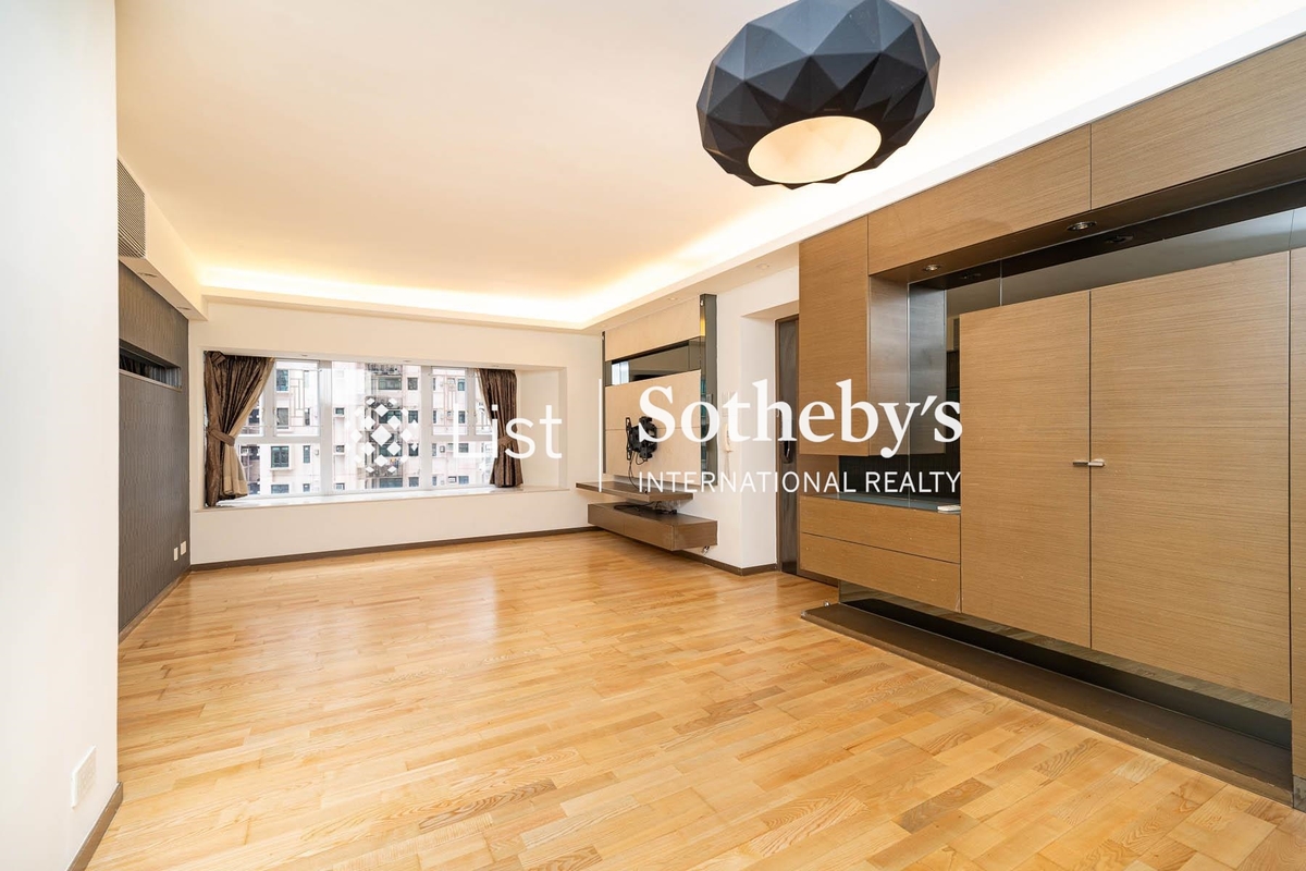 Flourish Court 殷榮閣 | Living and Dining Room