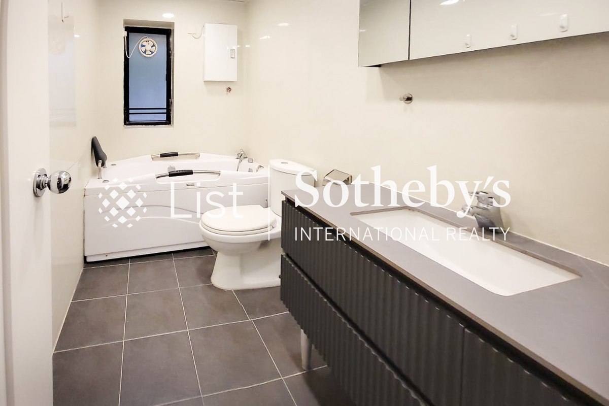 Flourish Court 殷荣阁 | Master Bathroom