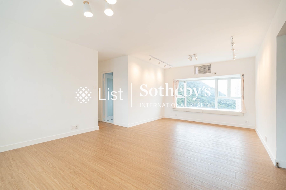 Flourish Court 殷榮閣 | Living and Dining Room