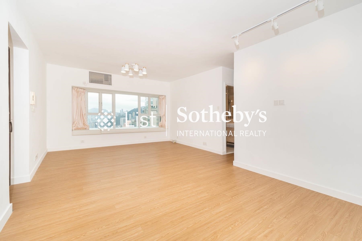 Flourish Court 殷榮閣 | Living and Dining Room