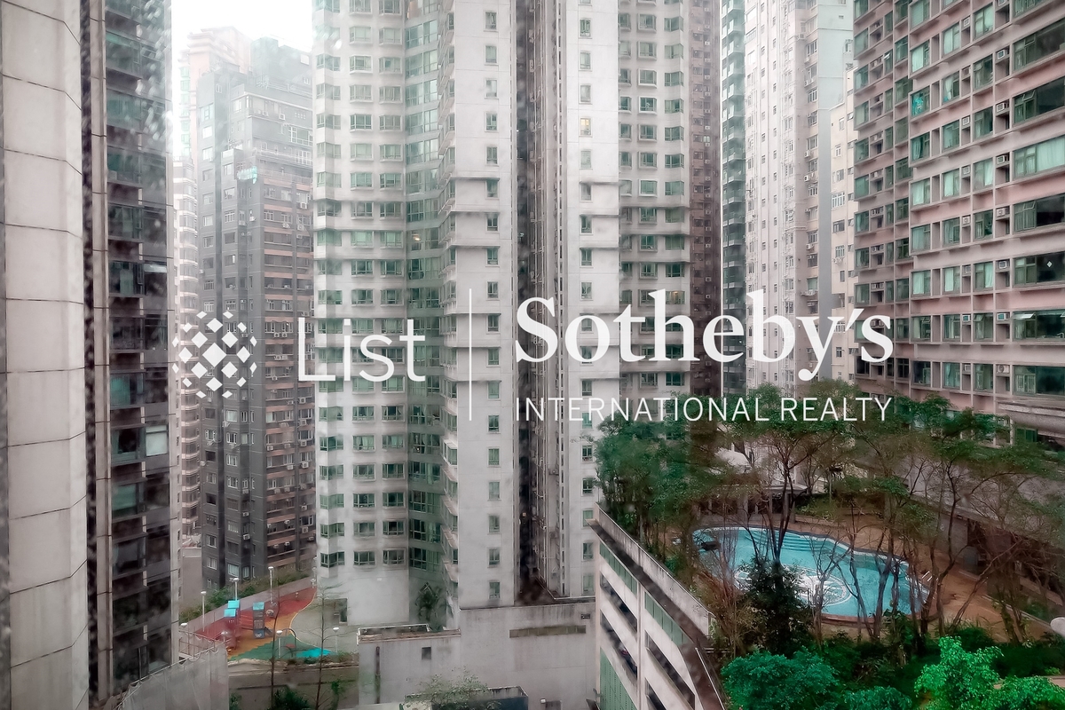 Robinson Place 雍景臺 | View from Living and Dining Room