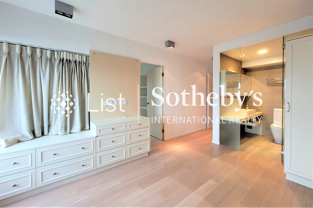 Robinson Place 雍景臺 | Built-in Wardrobe in Master Bedroom 
