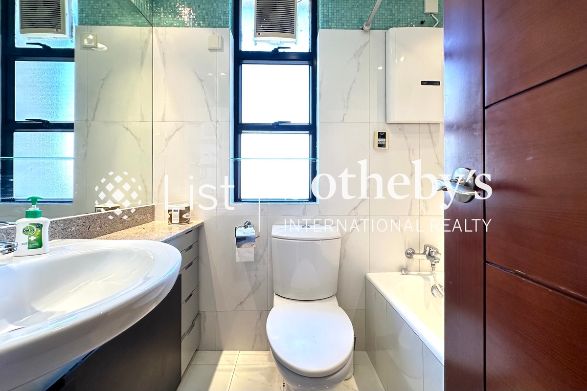 Scenic Heights 富景花園 | Master Bathroom