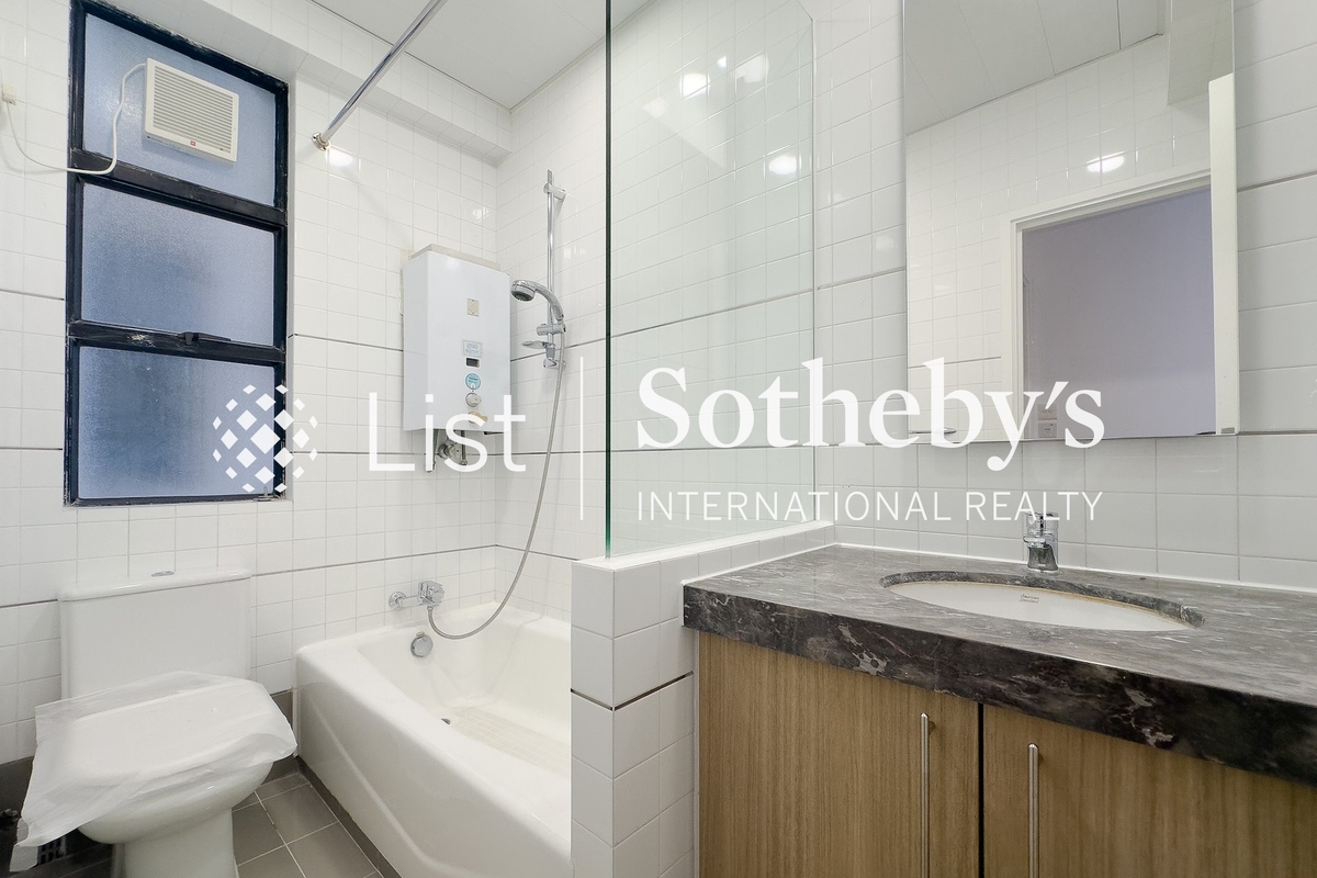 Scenic Heights 富景花園 | Bathroom