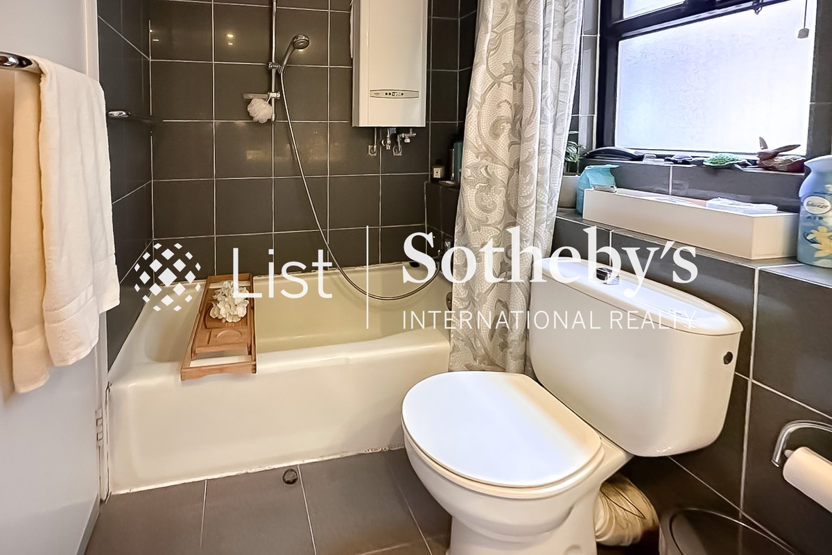 Scenic Heights 富景花園 | Master Bathroom