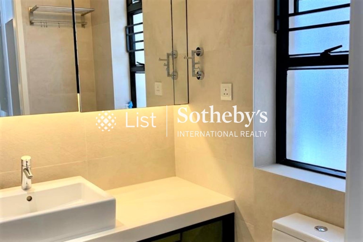 Scenic Heights 富景花園 | Master Bathroom