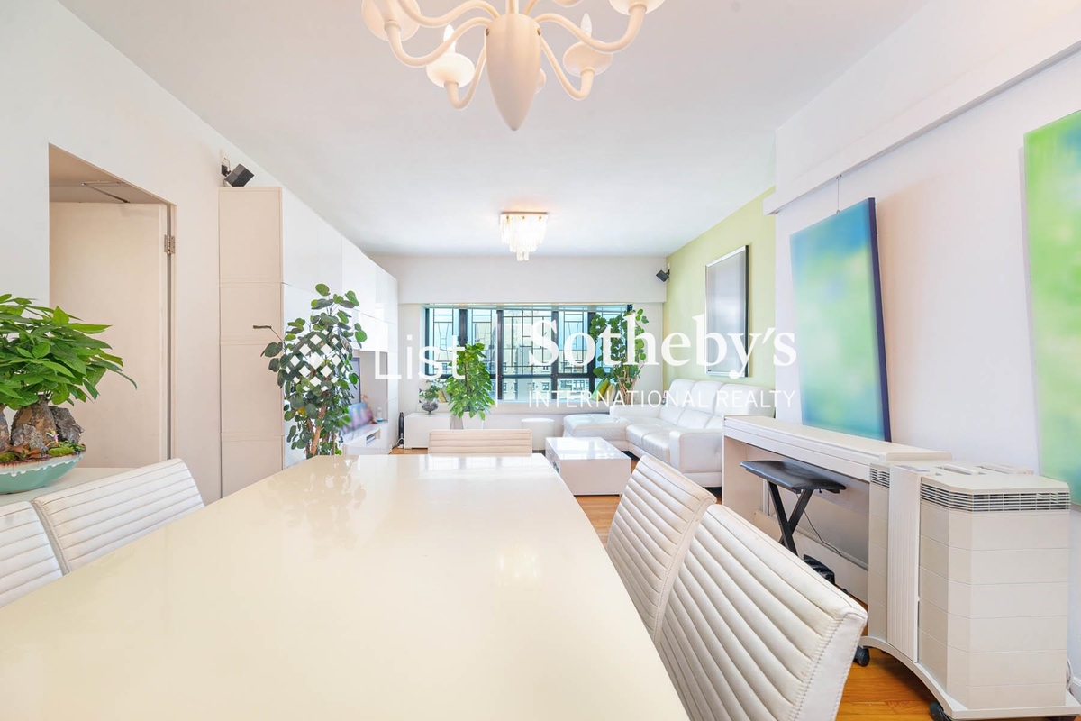 Imperial Court 帝豪閣 | Living and Dining Room