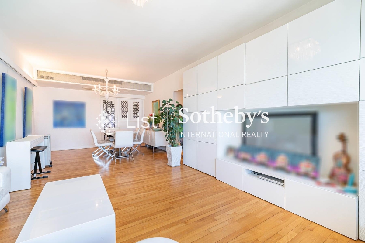 Imperial Court 帝豪閣 | Living and Dining Room