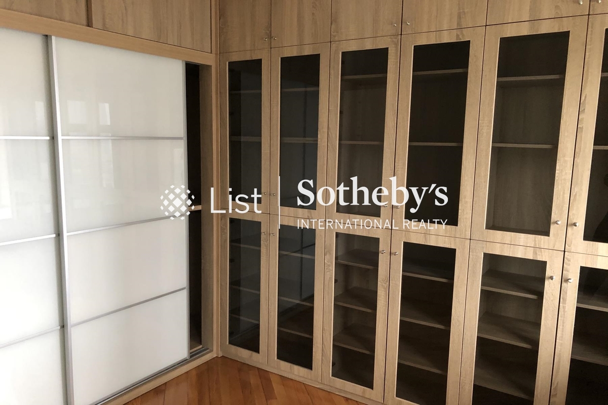 Robinson Place 雍景台 | Built-in Wardrobe in Second Bedroom