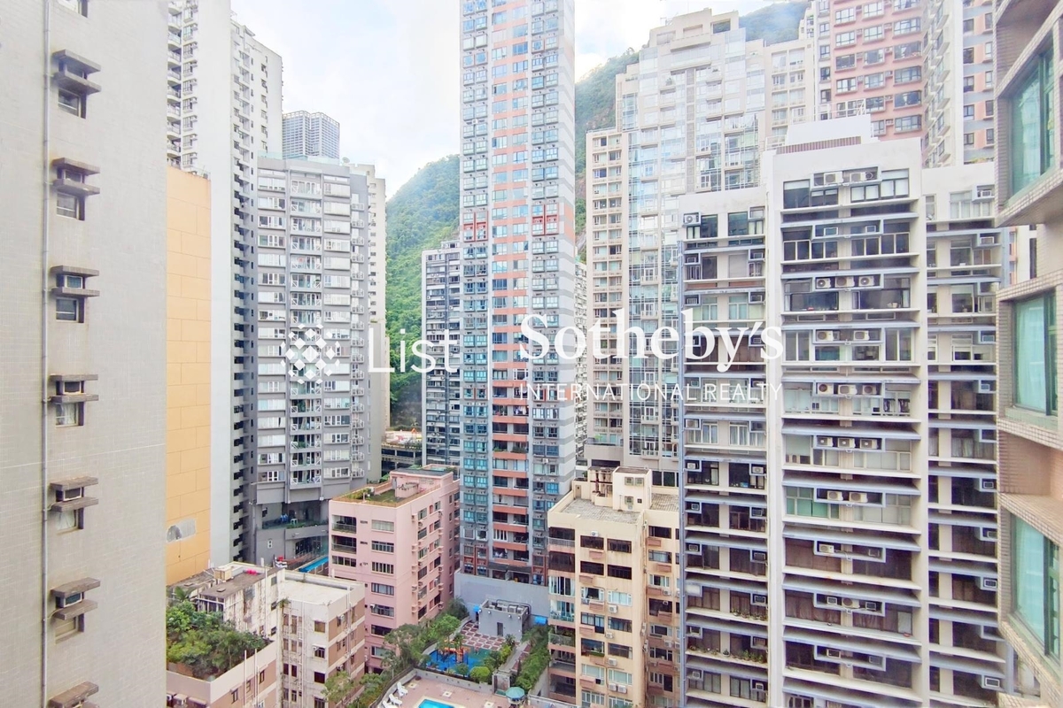 Robinson Place 雍景臺 | View from Living and Dining Room