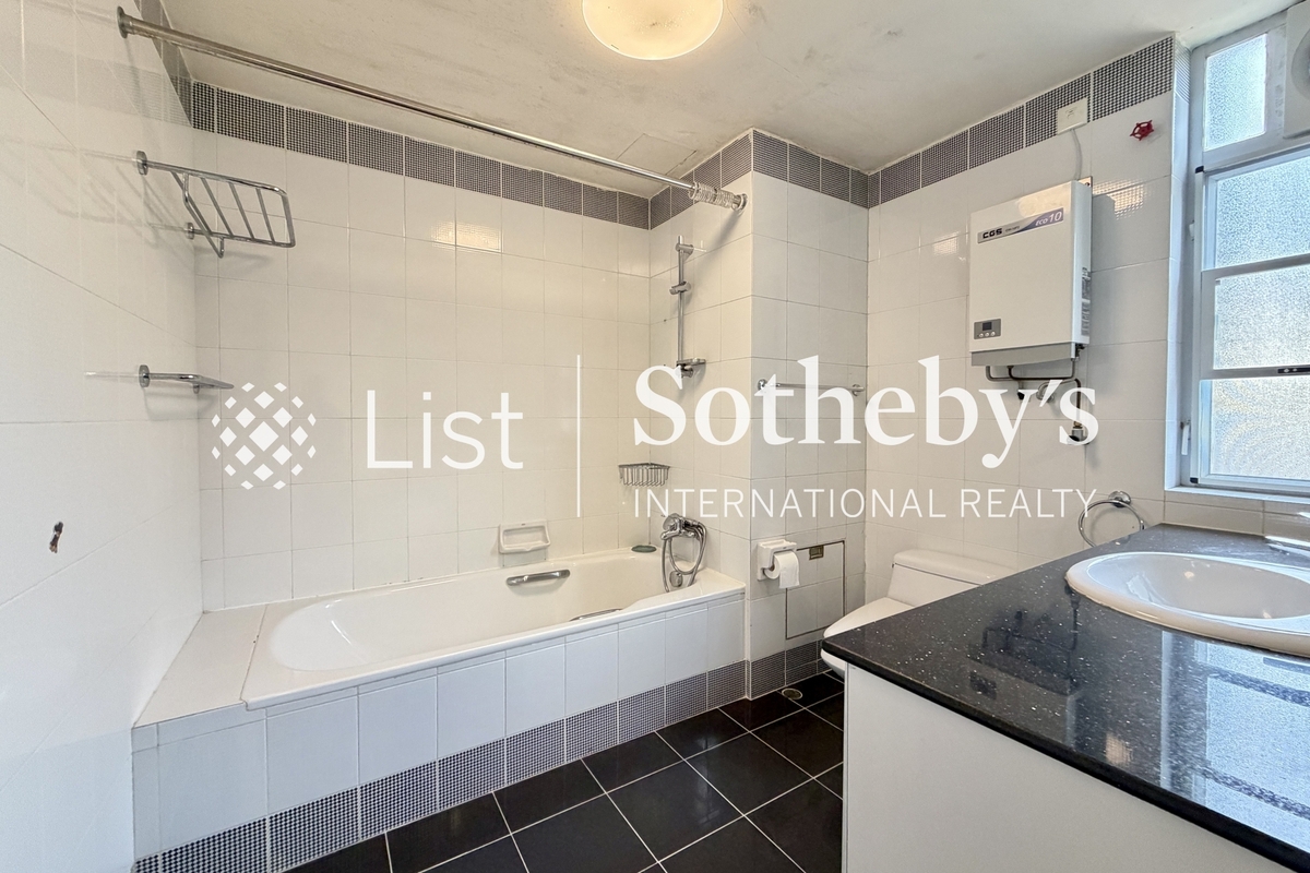 Fontana Gardens 豪園 | Master Bathroom